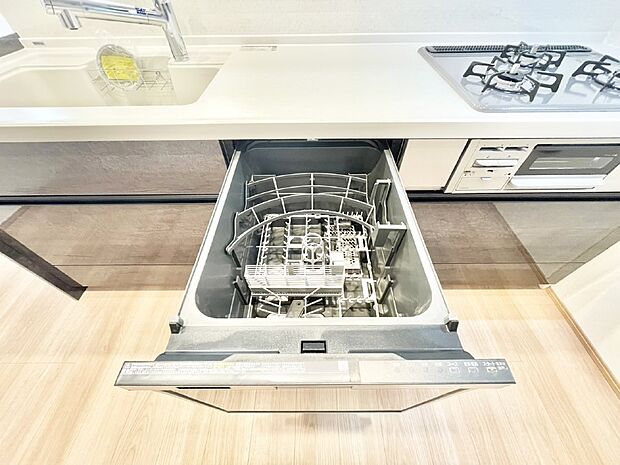 面倒なお片づけは食洗機にお任せ！家事の負担が減って、時間にも気持ちにもゆとりができます。