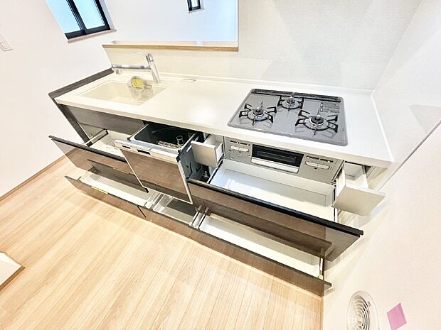 使いやすさを優先したスライド式収納タイプ！