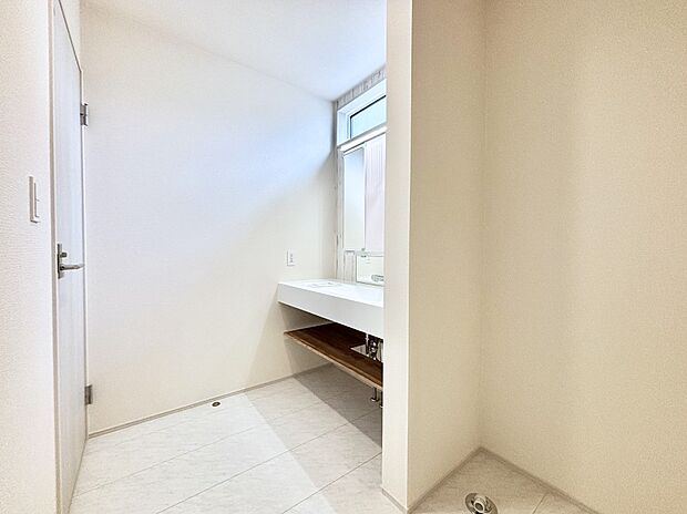 清潔感のある快適空間です。毎日の身支度も気持ち良くお使い頂けます。