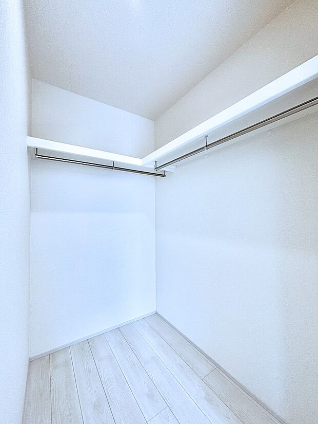 ウォークインクローゼット付きで生活空間を広く利用できます。