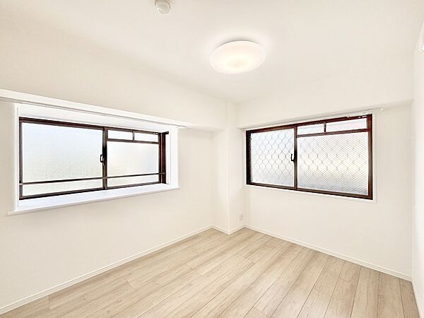 2面採光で気持ちよく自然光が取り入れられるのでお子様のお部屋にもピッタリ