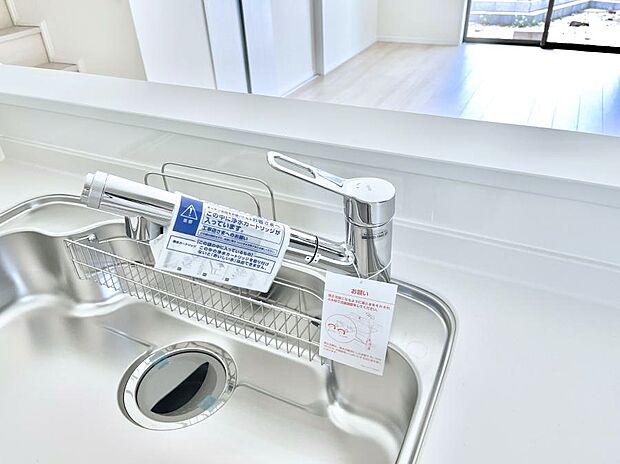 いつでも清潔なおいしいお水を。一つの水栓で水道水と浄水を使い分け。