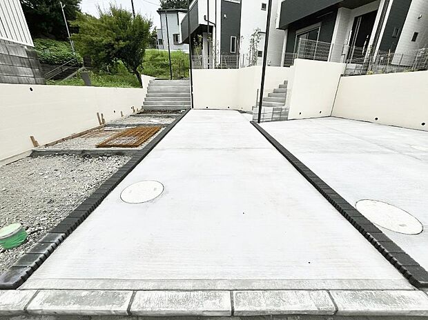 駐車2台可能!急なお客様の駐車に。また、ご家族の自転車スペースとしても大活躍。