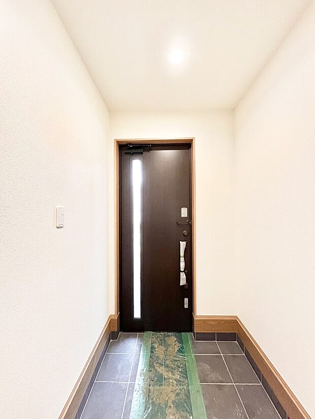 明るい玄関はお客様をお出迎えするのにぴったりです!