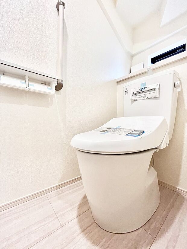 明るく清潔感のあるトイレです。