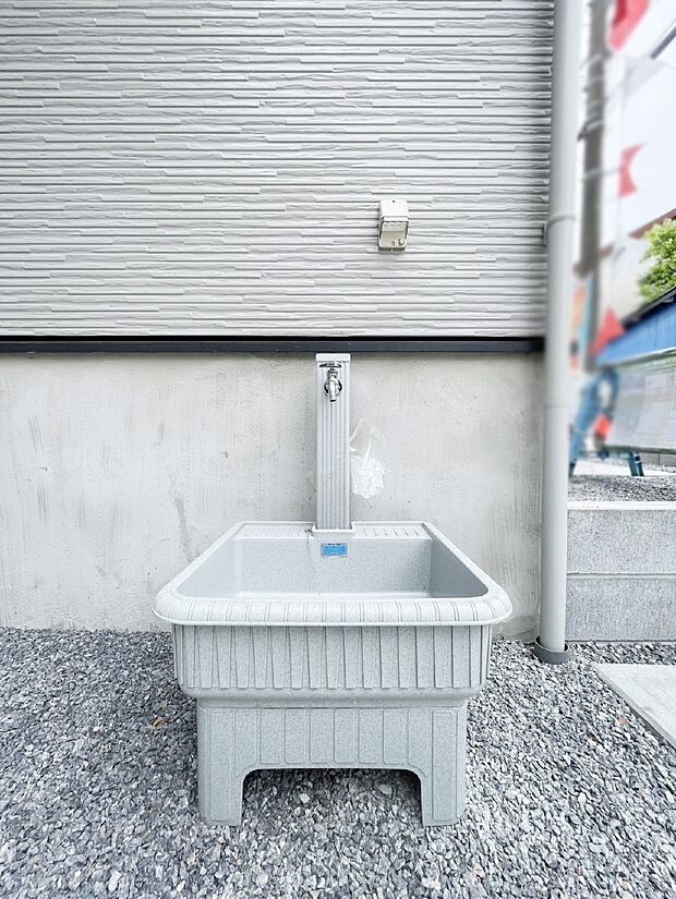 外水栓があると、庭のお手入れやちょっとした手洗い・洗車に便利です