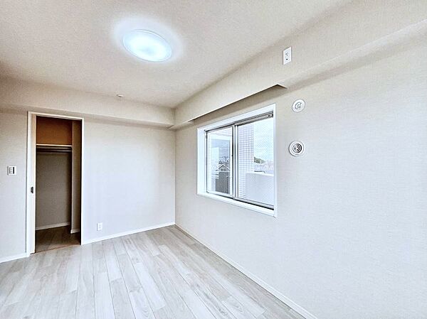ウォークインクローゼット付きのお部屋で充実したプライベート時間を過ごせます。