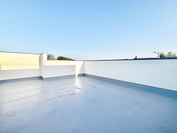 おうち時間が充実しそう！開放感を感じられるスカイバルコニー。