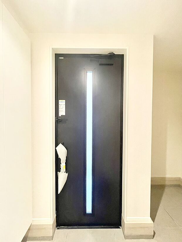 ウォークインクローゼット付きで生活空間を広く利用できます。