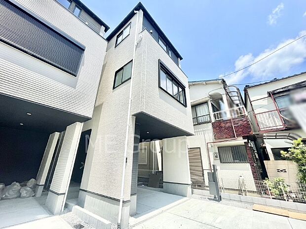 洗練された外観、上質な住空間が広がる室内は永く安心して過ごせる住居です。