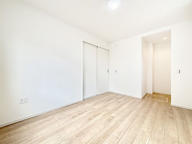 ウォークインクローゼットがあるお部屋！季節ごとの入れ替えも不要で便利です。