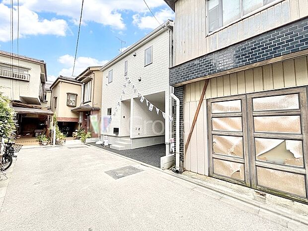 前面道路はきちんと整備されています