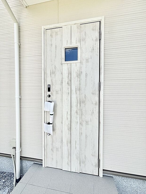 住まいの顔を演出する、玄関ドア。