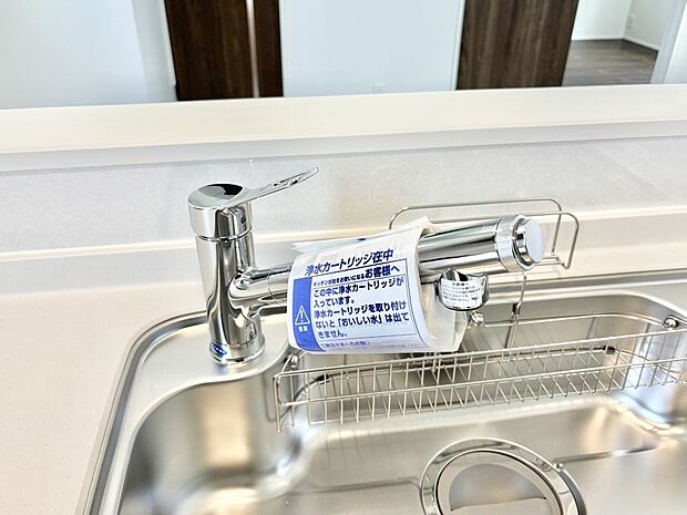 いつでも清潔なおいしいお水を。一つの水栓で水道水と浄水を使い分け。
