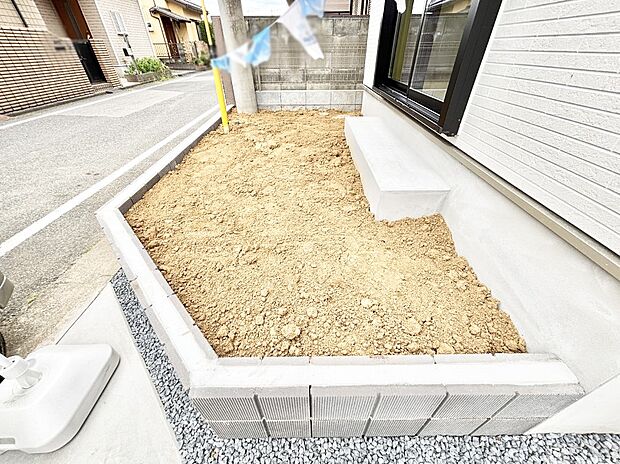 季節のお花を植えて彩りをプラス！