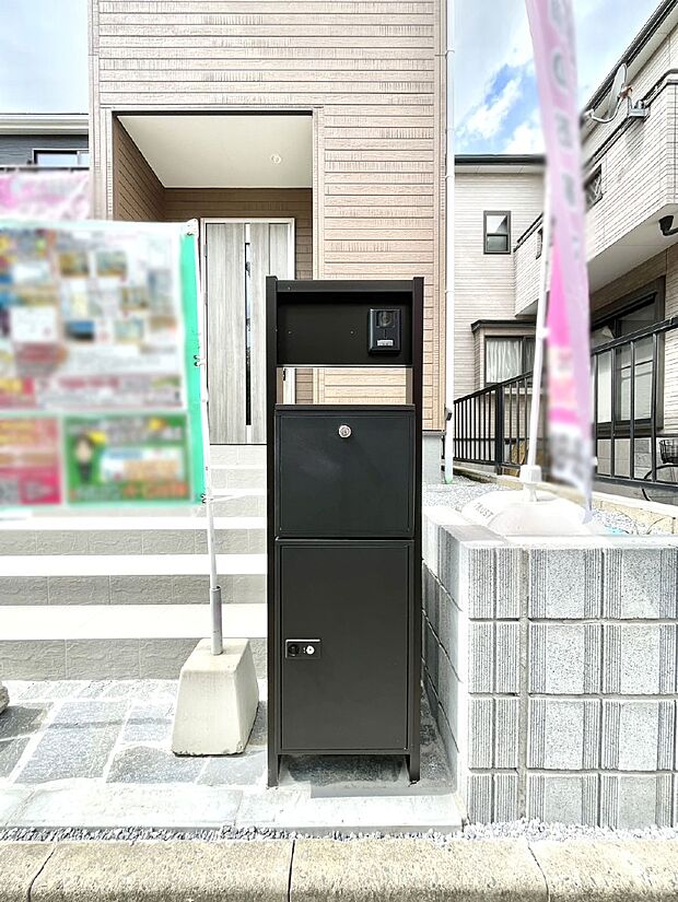 シンプルデザインのポスト。