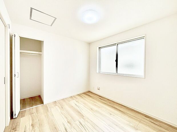 使いやすい形でベットや家具の置き方にも困ることもありません。