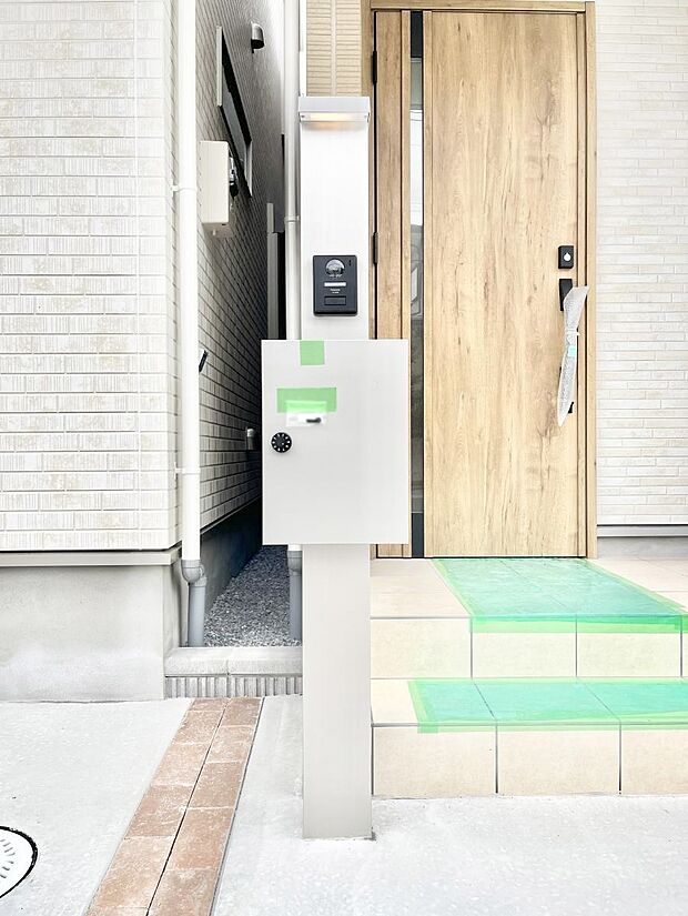 シンプルデザインのポスト。