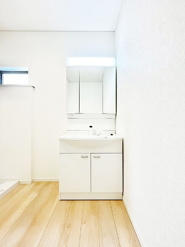 収納力と機能性に優れた洗面化粧台