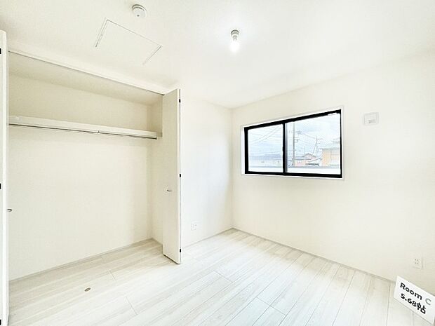 子供部屋にもおすすめな収納スペースたっぷりの居室