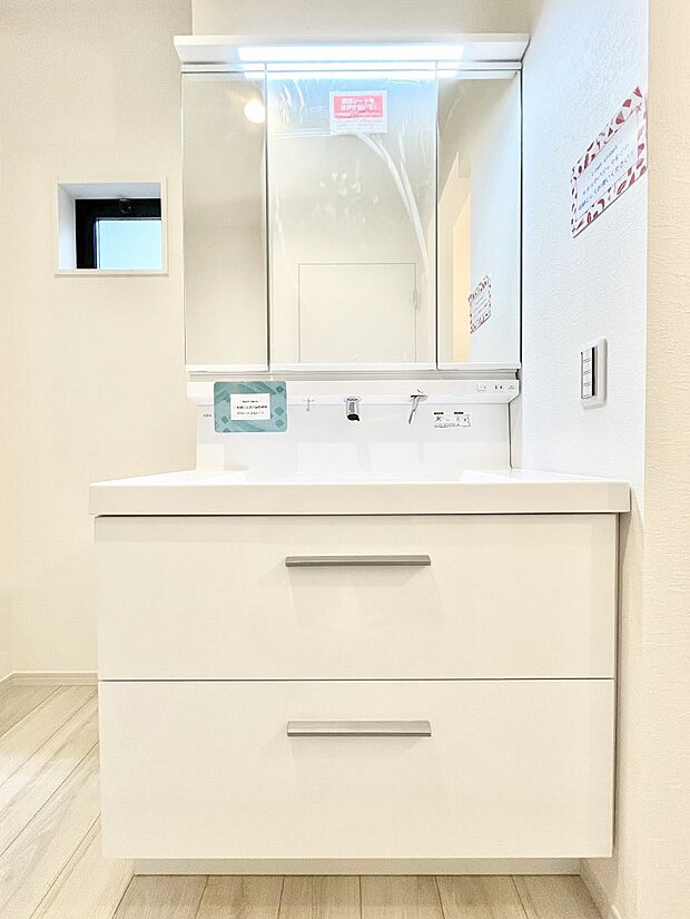 収納力と機能性に優れた洗面化粧台