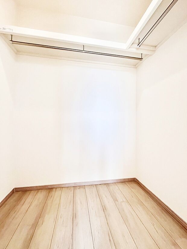 ウォークインクローゼットの活用で生活空間スッキリ