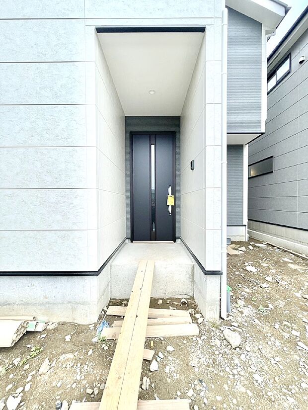大切な家族、来客を出迎える玄関。