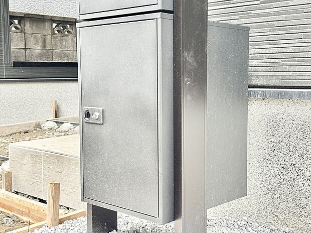 留守時の荷物の受け取りに便利な宅配ボックス