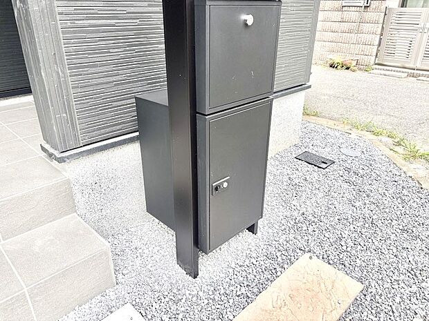 留守時の荷物の受け取りに便利な宅配ボックス