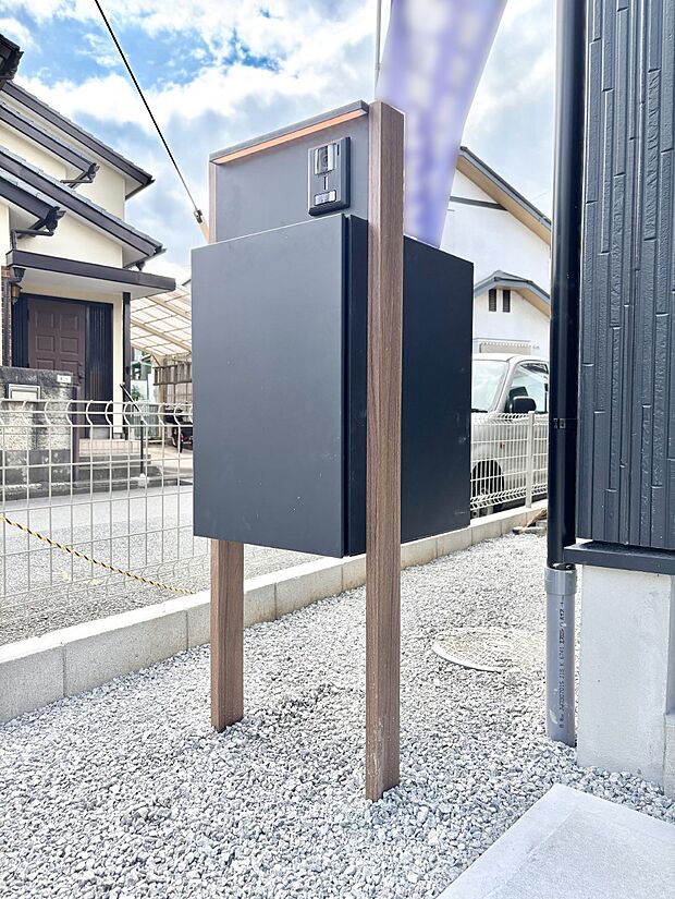 表札・インターホン・ポストをひとつに集約