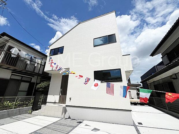 溢れる陽光でご家族の笑顔も輝く