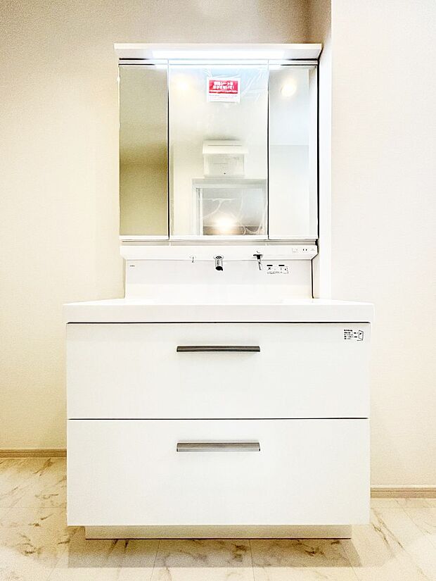 収納力と機能性に優れた洗面化粧台