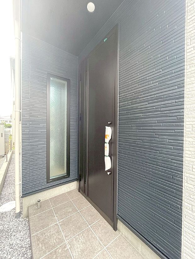 大切な家族、来客を出迎える玄関。