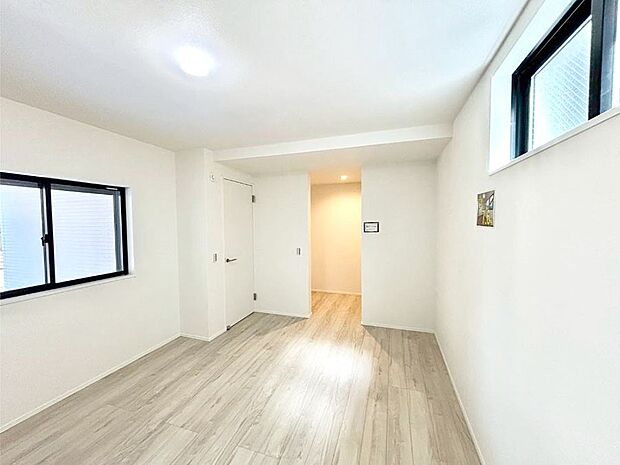 2面採光で気持ちよく自然光が取り入れられるのでお子様のお部屋にもピッタリ