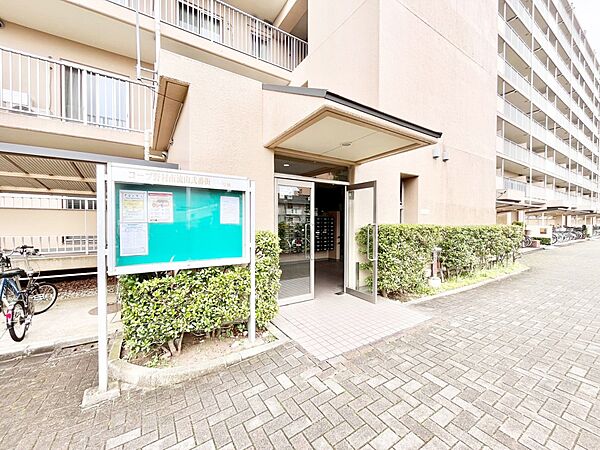 落ち着いた雰囲気のエントランス