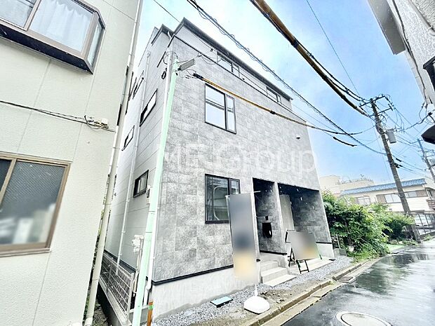 シンプルで落ち着きのある建物は住むかたの個性でオリジナルなものになっていきます。