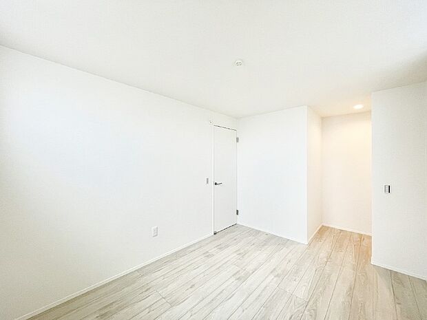 ウォークインクローゼットがあるお部屋!季節ごとの入れ替えも不要で便利です。