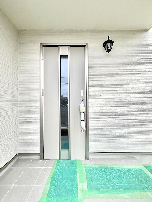 大切な家族、来客を出迎える玄関。