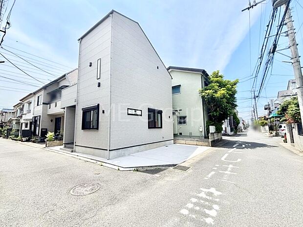 角地なので日当たりも良く、お家が堂々として見えます。