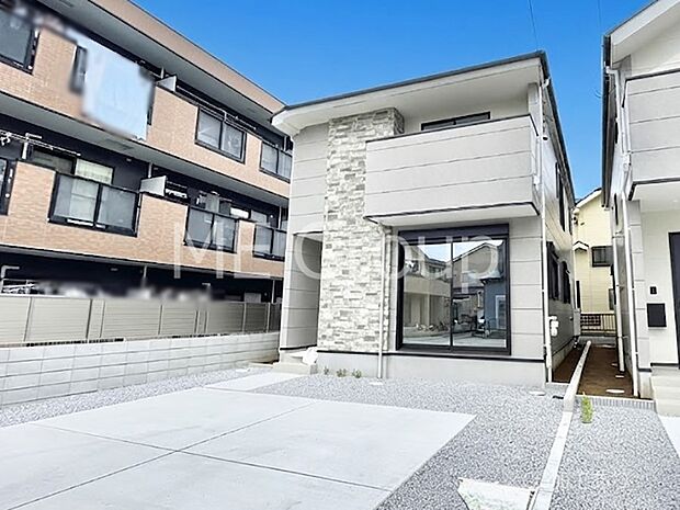 シンプルで落ち着きのある建物は住むかたの個性でオリジナルなものになっていきます。