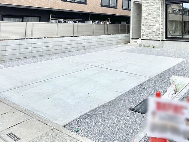 駐車2台可能!急なお客様の駐車に。また、ご家族の自転車スペースとしても大活躍。