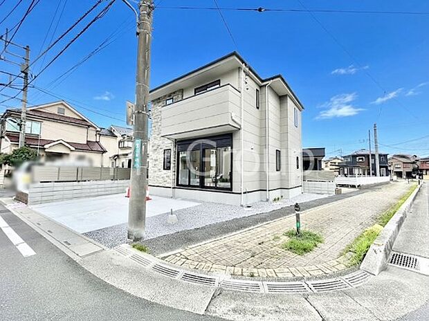 シンプルで落ち着きのある建物は住むかたの個性でオリジナルなものになっていきます。