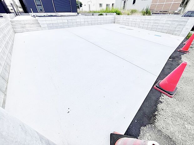 目の前が駐車場だと雨の日も大量にお買い物をした時も便利ですね