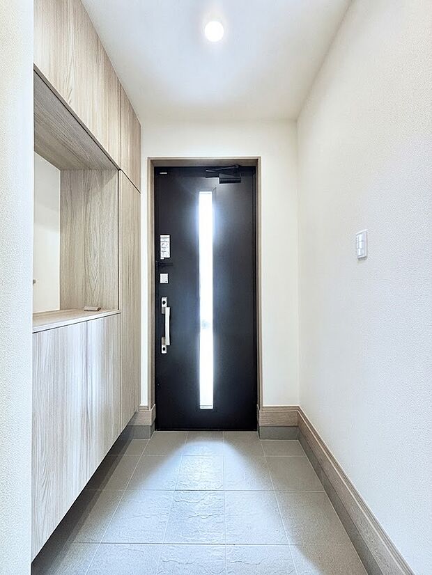 飾り棚を利用して、お越しいただくお客様をおもてなしできます。