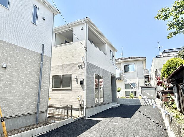 たっぷりの陽光と開放感に包まれる明るい住まい