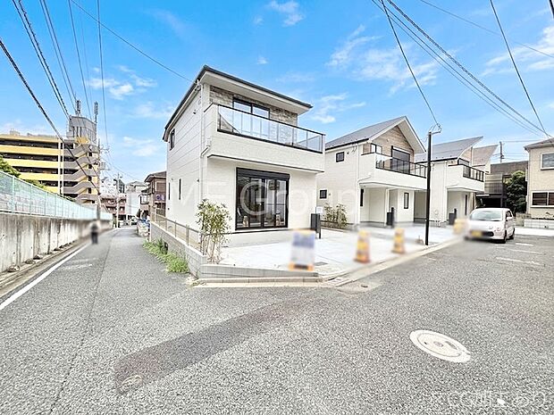前面道路はきちんと整備されています