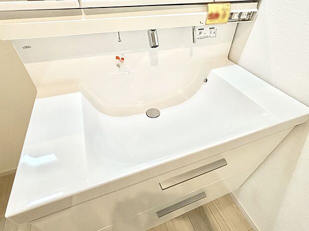ハンドシャワー付き！使いやすい洗面台。