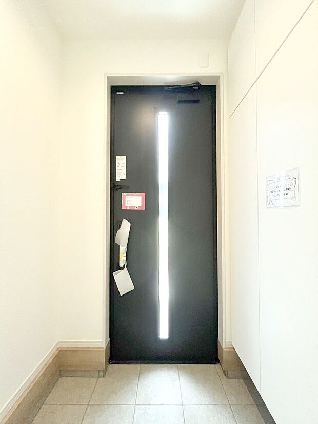 明るい玄関はお客様をお出迎えするのにぴったりです!
