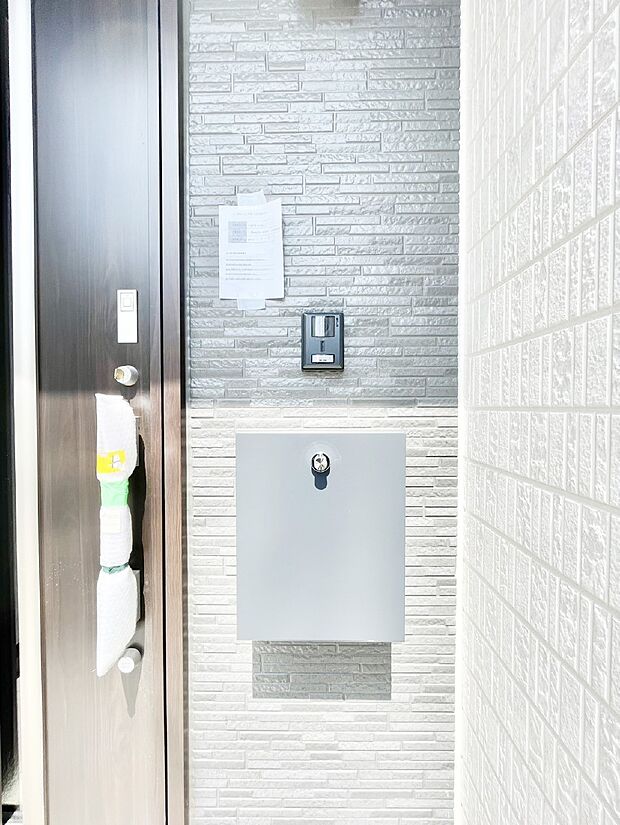 シンプルなデザインのポスト