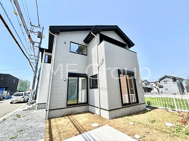 ガーデニングや家庭菜園も楽しめるお庭付き。